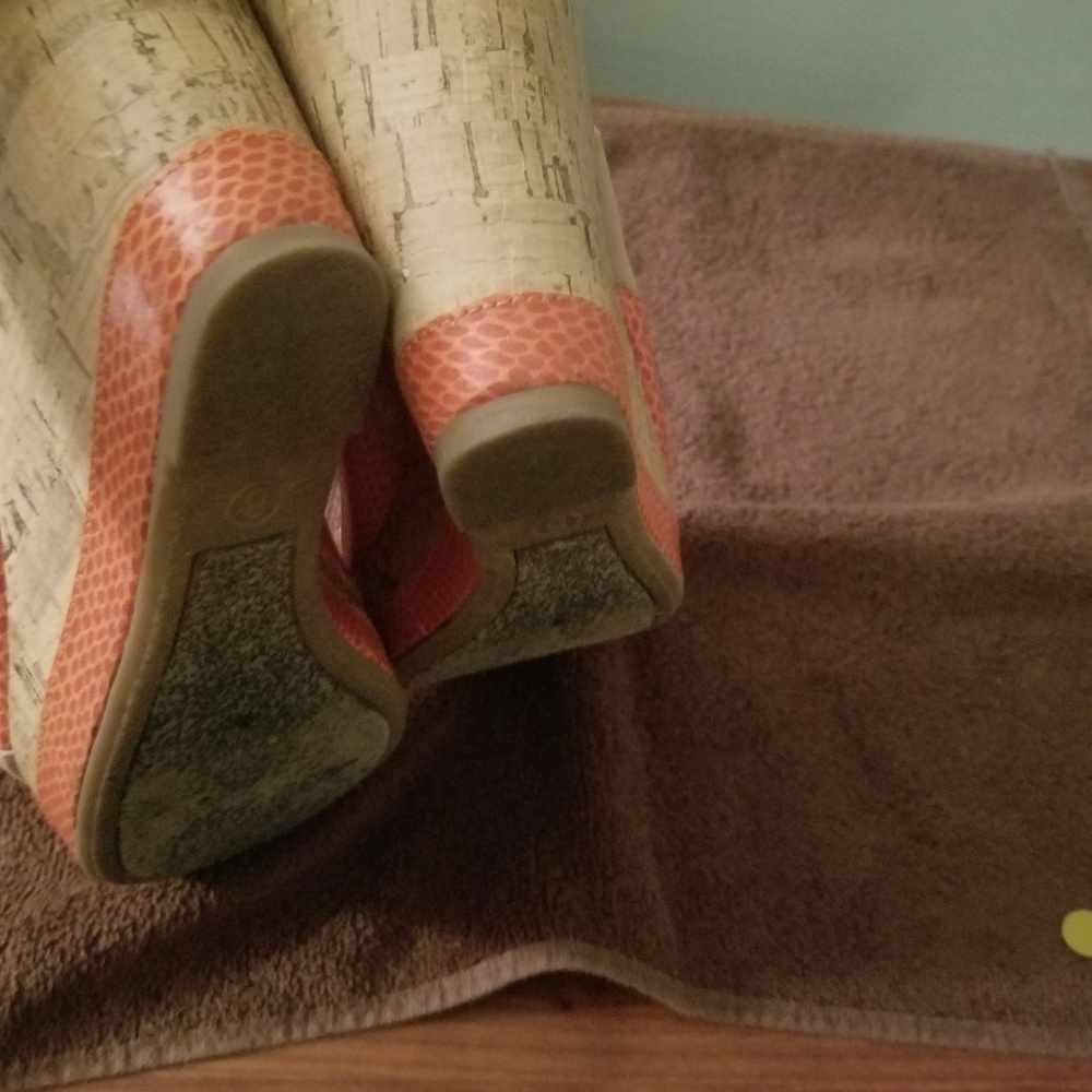Nice Wedge Sandal - Picture 2 of 2